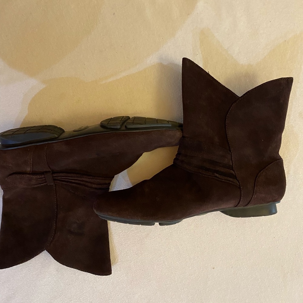 Me Too Brown Suede Boots- Above The Ankle Boots. Size-8